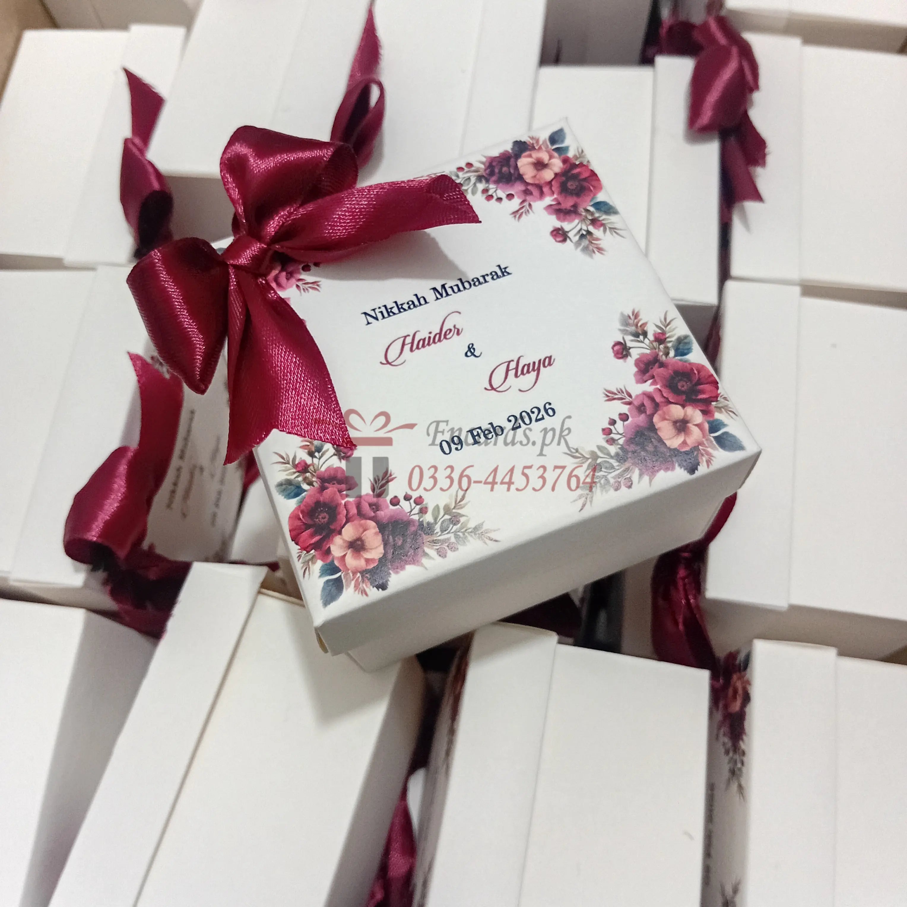 Mahroon Flower With Mahroon Tai Bid Boxes