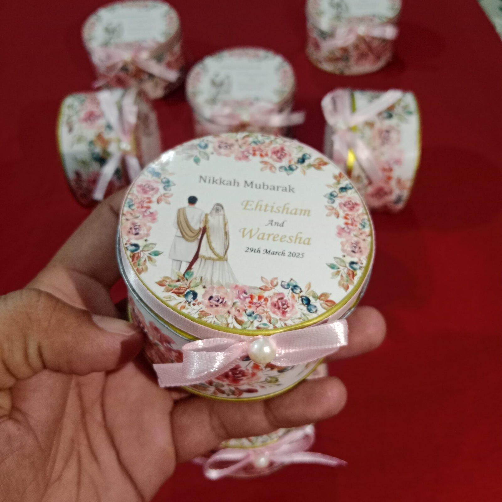 Round Tin With Moti And Tai Round Tin With Moti And Tai